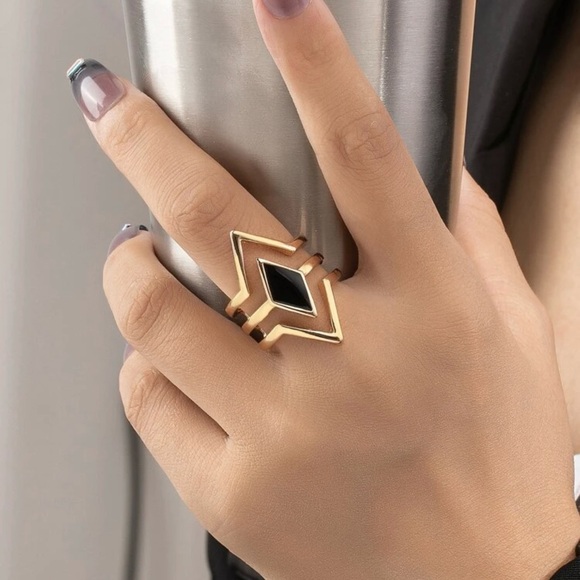 5/20$ Yellow Gold Geometric Decor Ring ♠️ - Picture 1 of 3